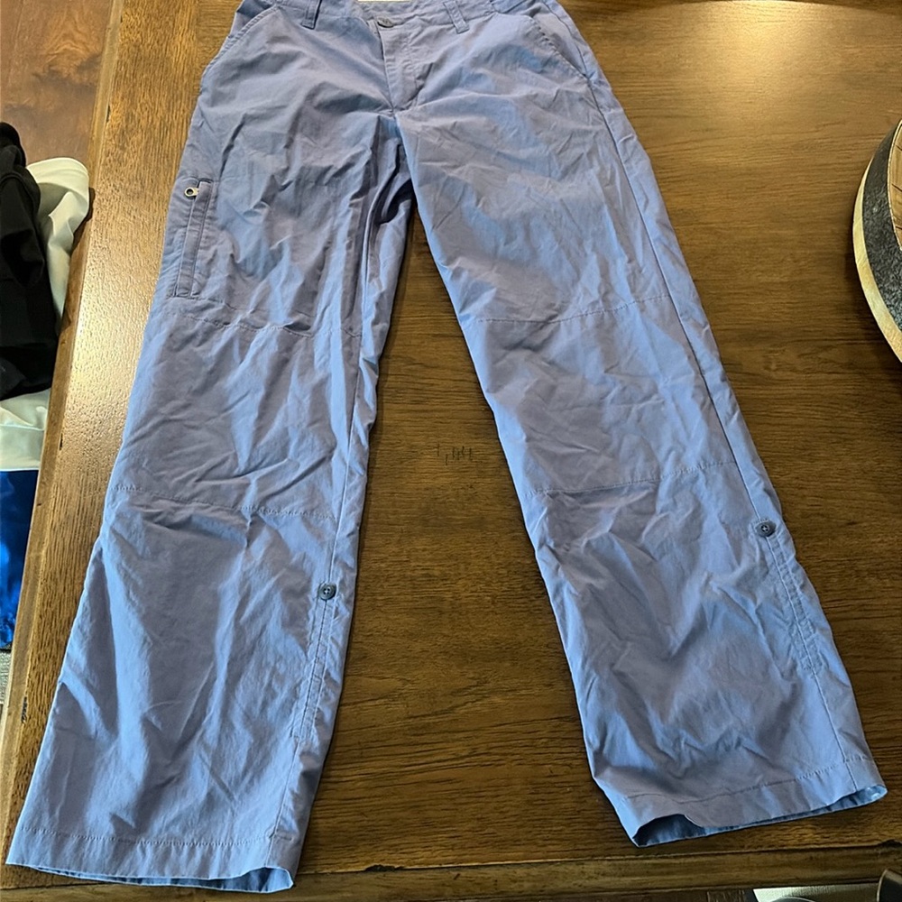 PATAGONIA EUC Women’s Size 4 light blue adjustable to capri hiking pants